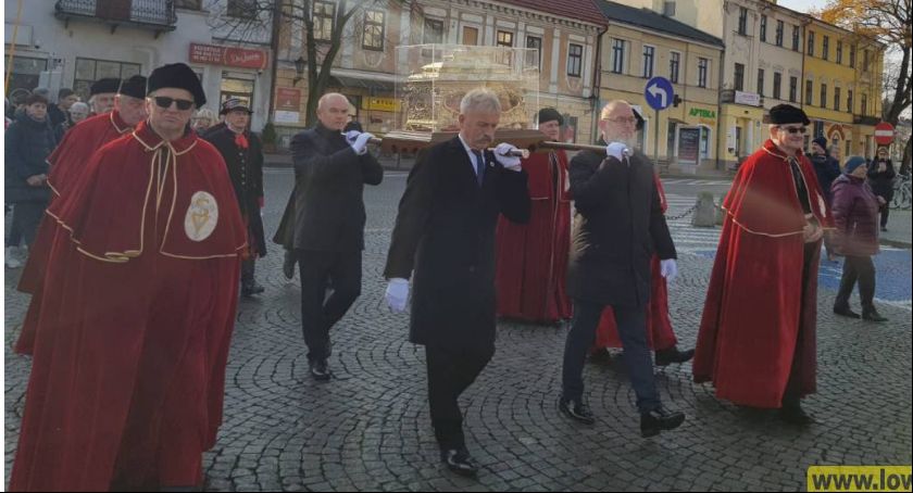 Procesja z relikwiami św. Wiktorii w Łowiczu (foto, film)