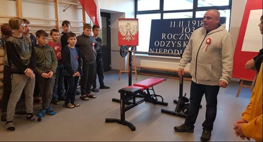 Akcja „Szkoła do hymnu” w MOS w Kiernozi
