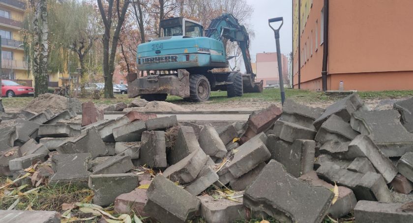 Łowicz. Udrożnienie kanalizacji na Bratkowicach (foto)