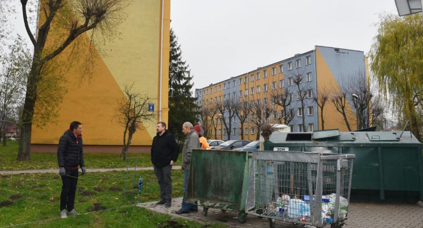 Łowicz. Wiaty śmietnikowe z kamerami na osiedlach ŁSM
