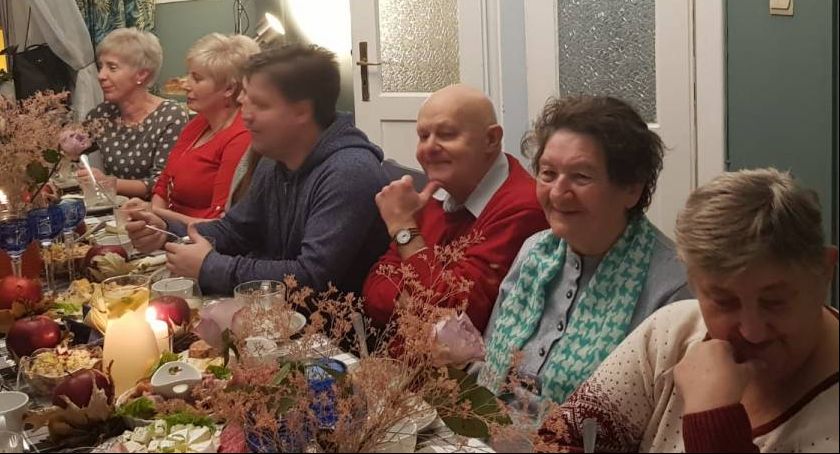„Zjedz obiad z seniorem” w Łowiczu. Wspólnie, przeciwdziałając samotności (foto, film)