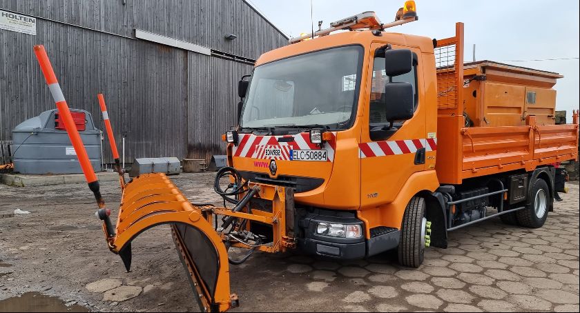 Powiat zakupił nowy sprzęt do utrzymania dróg zimą