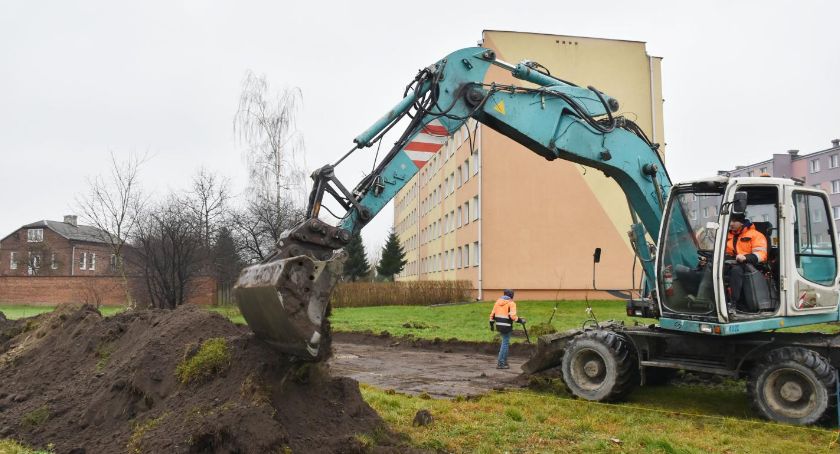 Ruszyła budowa podwórka Nivea w Łowiczu (foto)