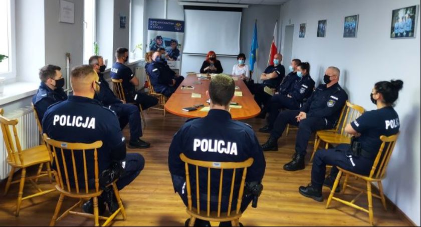Łowicka policja troszczy się o zwierzęta
