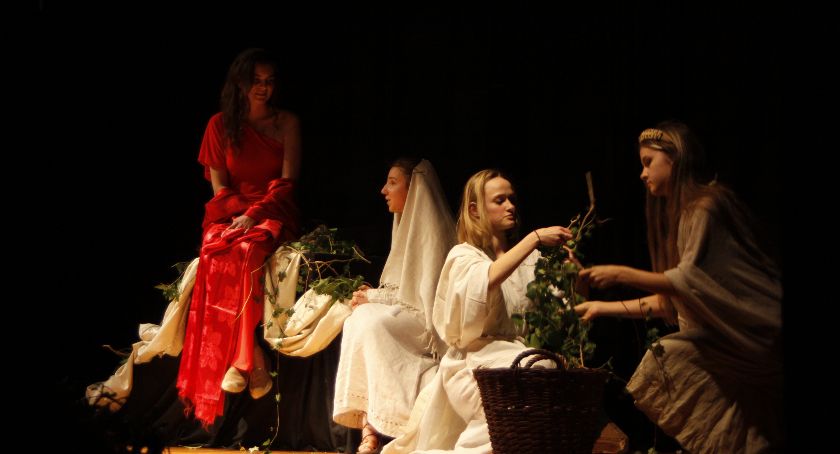 Otwarcie XI Ogólnopolskiego Przeglądu Teatrów Pijarskich w Łowiczu (foto, film)