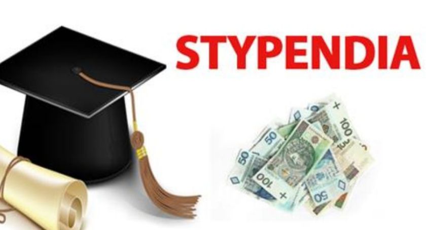 Gmina Łowicz. Przyznano stypendia naukowe dla najzdolniejszych studentów