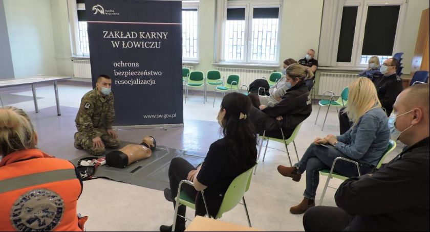 Zakład Karny szkoli funkcjonariuszy z zakresu udzielania pierwszej pomocy 