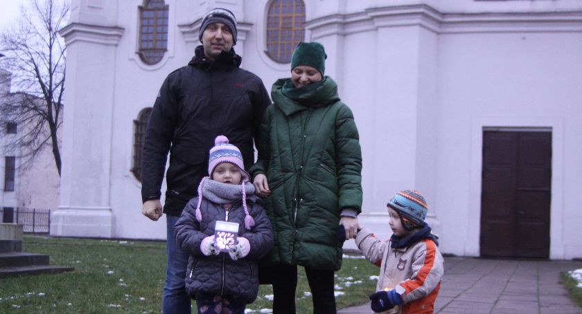 Rozpoczął sie adwent. O której roraty w łowickich kościołach?