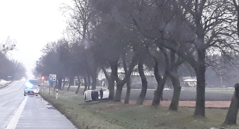 Krępa. Dachowanie auta osobowego (film)
