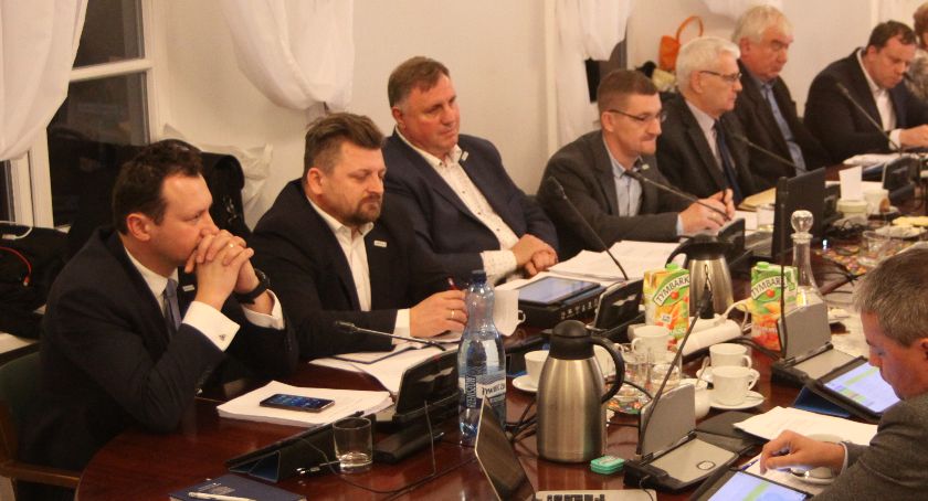 Łowicz. Radni miejscy też otrzymali podwyżki