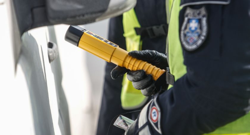 Pijany kierowca sprawcą zdarzenia na A2
