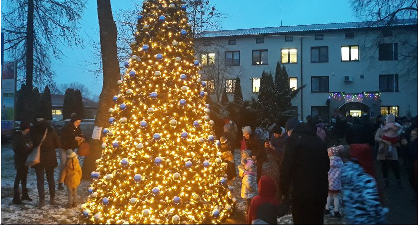 Nieborów. Choinka już świeci, dzieci odebrały prezenty (foto, film)