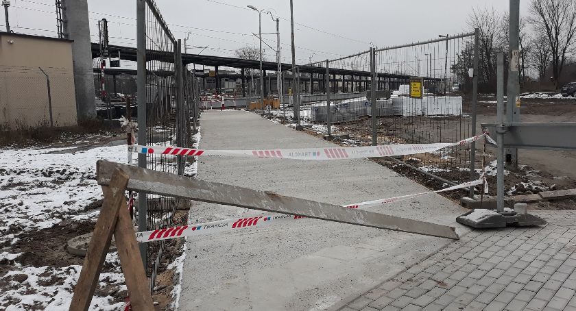 Łowicz Główny. Windy nie w tym roku, podróżni wracają na peron numer 2 (foto)