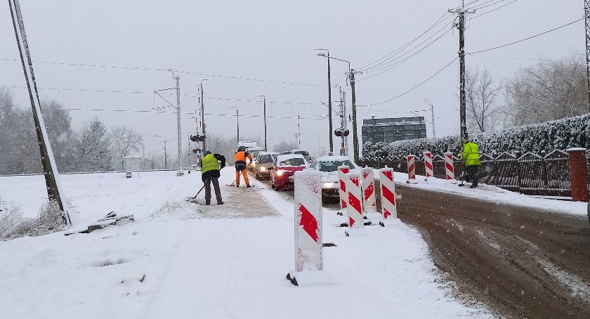 Łowicz. Utrudnienia w ruchu na ul. Klickiego (foto,film)