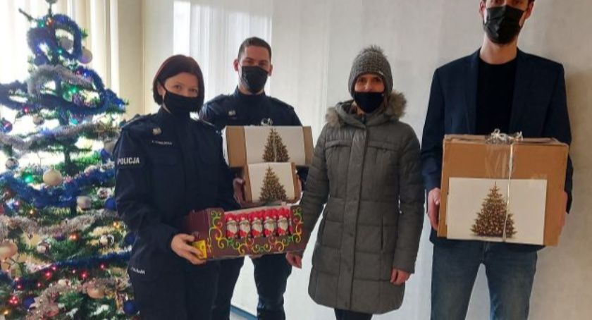 Łowicka komenda wsparła dzieci i młodzież na święta