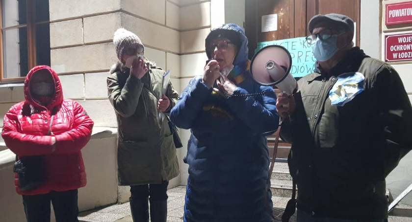 Łowicz. Manifestacja w obronie niezależnych mediów (foto, film)