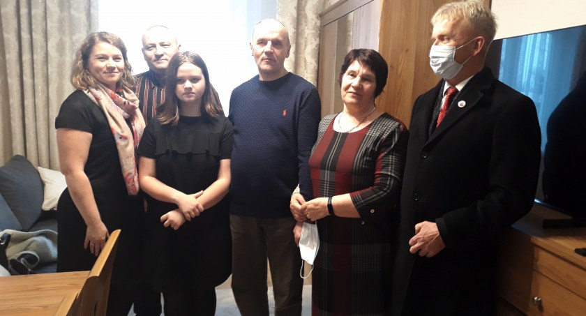 Kolejni repatrianci zamieszkali w Łowiczu. Przyjechali do rodziny (foto, film)