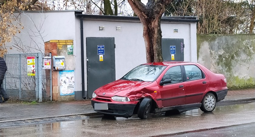 Łowicz. Nieustąpienie pierwszeństwa przyczyną kolizji