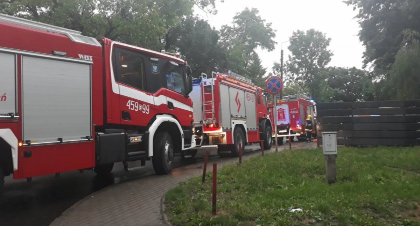 Strażacy wezwani do zalanej posesji