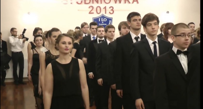 Kiedyś to było! Zobaczcie archiwalne nagrania studniówek z Łowicza (film)