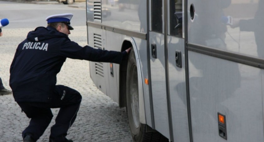 Policja apeluje: Sprawdź autokar przed feriami!