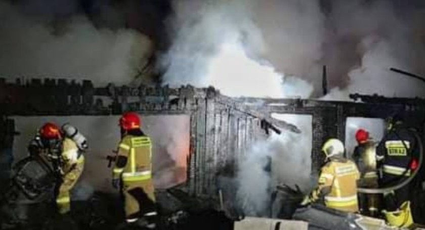 Łyszkowice. Zaprószenie ognia przez nieznane osoby przyczyną pożaru  