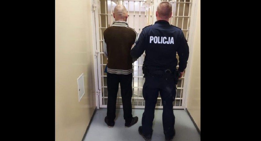 Łowicz. Uciekał przed policją - wylądował w rowie