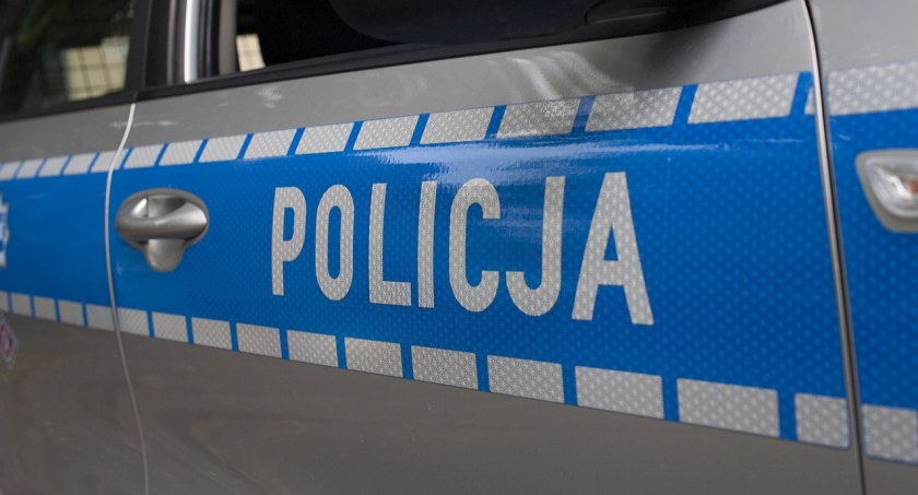 Kolizja osobówki i dwóch ciężarówek na DK70