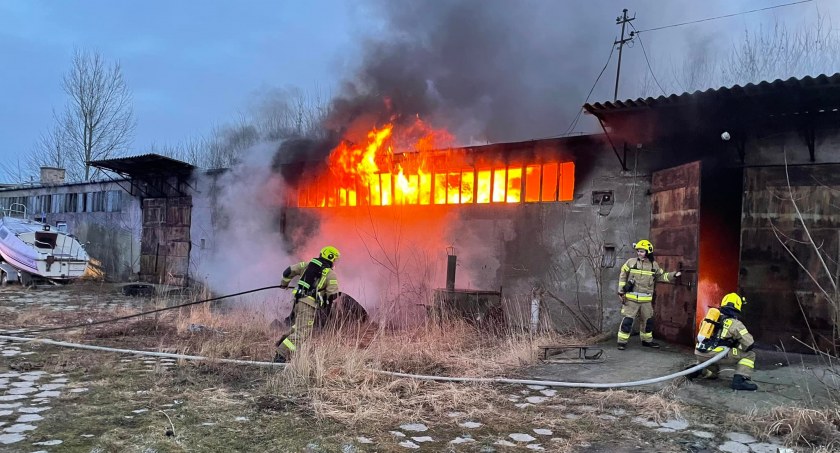 Pożar hali w miejscowości Krępa (Domaniewice)