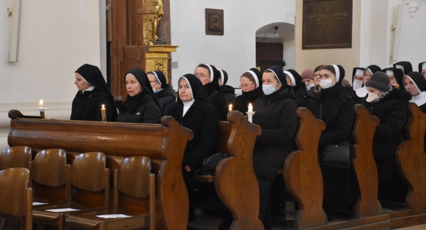 Obchody Dnia Życia Konsekrowanego w Łowiczu (foto)