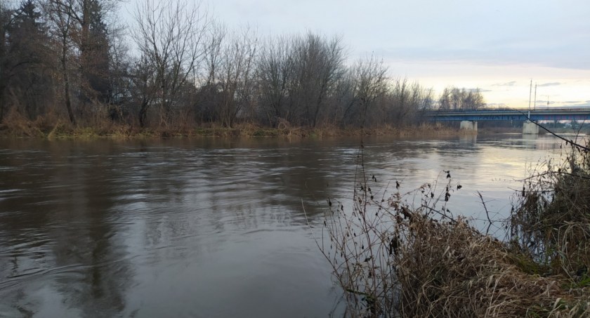 Sytuacja hydrologiczna w dorzeczu Bzury