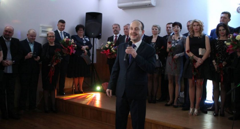 Kolejna szkoła odwołuje studniówkę