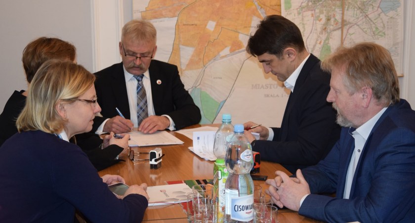 Łowicz. Podpisano umowę na dokończenie modernizacji oczyszczalni ścieków