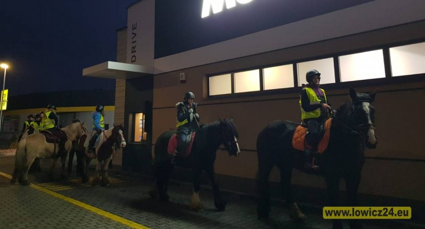 Łowicz. Niecodzienni goście w McDonalds (foto, film)