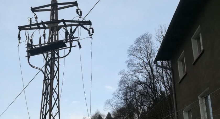 Bardzo trudna sytuacja po wichurach! Bez prądu pozostaje wiele gospodarstw!