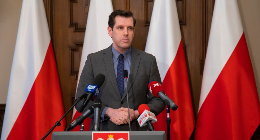 Powiat łowicki. Wojewoda łódzki deklaruje pomoc dla poszkodowanych w dzisiejszej wichurze