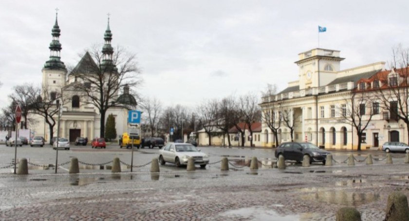 Łowicz. Urodziło się nas mniej, umarło więcej