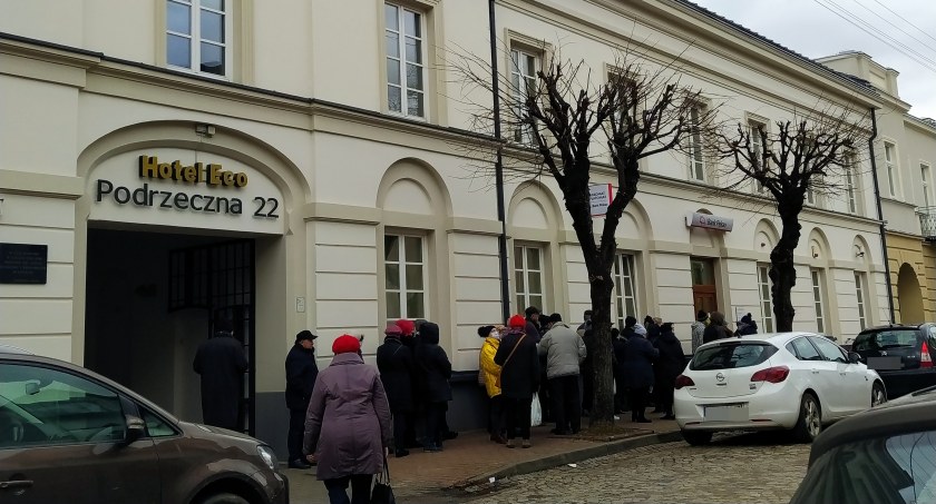 Łowicz. Wzmożony ruch również w bankach (foto)