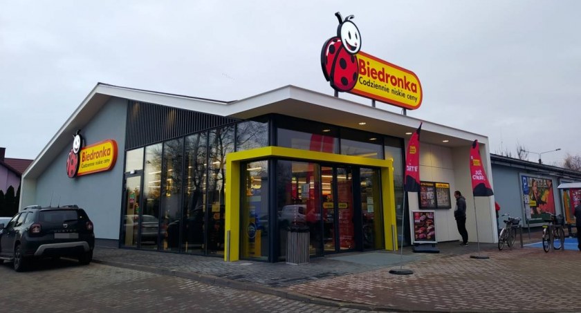 Biedronka pomaga swoim pracownikom z Ukrainy. Każdy otrzyma po 1000 złotych bezzwrotnego wsparcia
