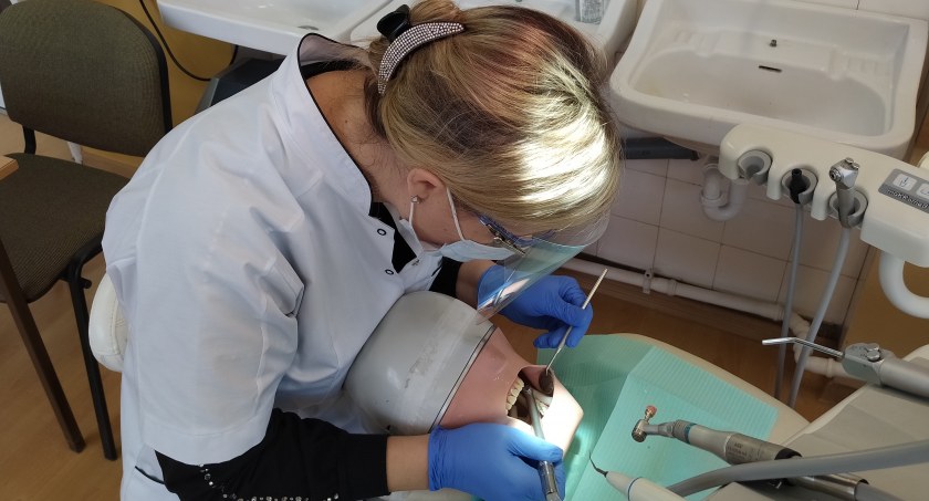 Zostań higienistką stomatologiczną z ZSiPOWŁ (foto,film)