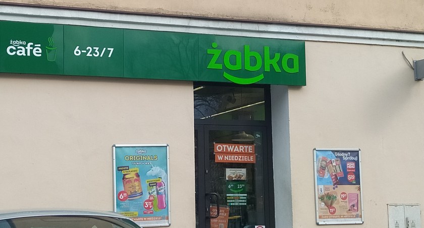 Łowicz. W których sklepach zrobisz dziś zakupy?