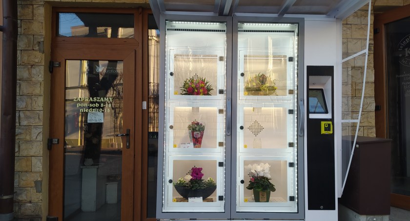 Łowicz. Pierwszy automat z bukiecikami już działa (foto)