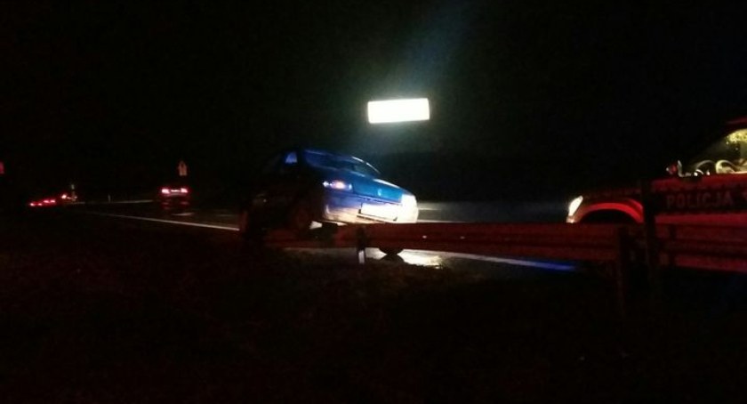 Łyszkowice. Pijany kierowca najechał na barierę ochronną