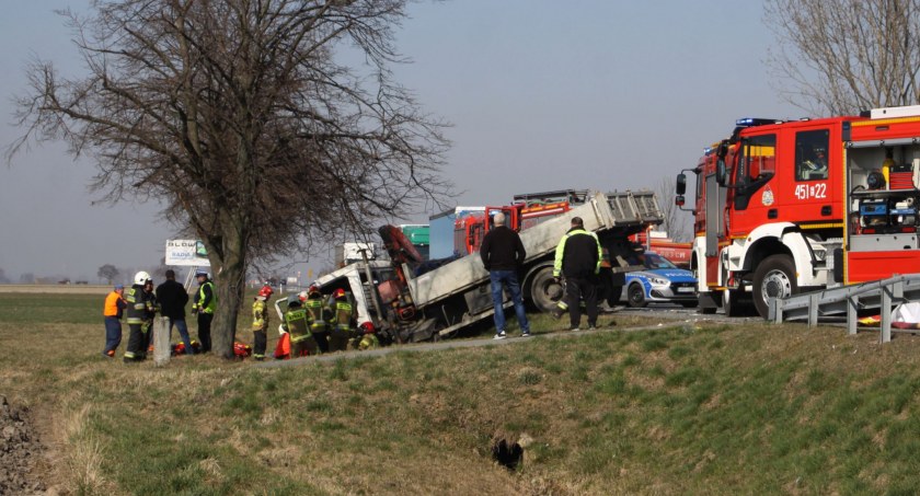 Groźny wypadek na DK nr 92 pod Zdunami. Lądował helikopter LPR (foto, film)