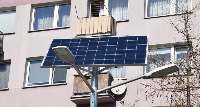 ŁSM montuje lampy solarne (foto)