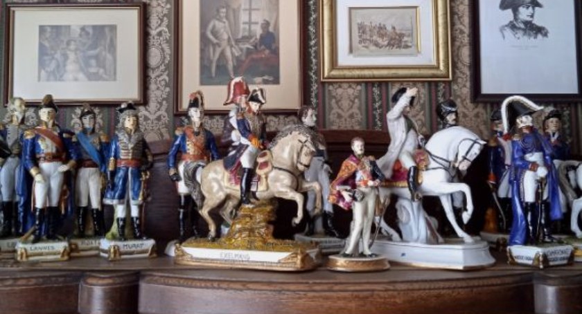 Łowicz. Zaproszenie na wystawę o Napoleonie Bonaparte oraz pokaz musztry