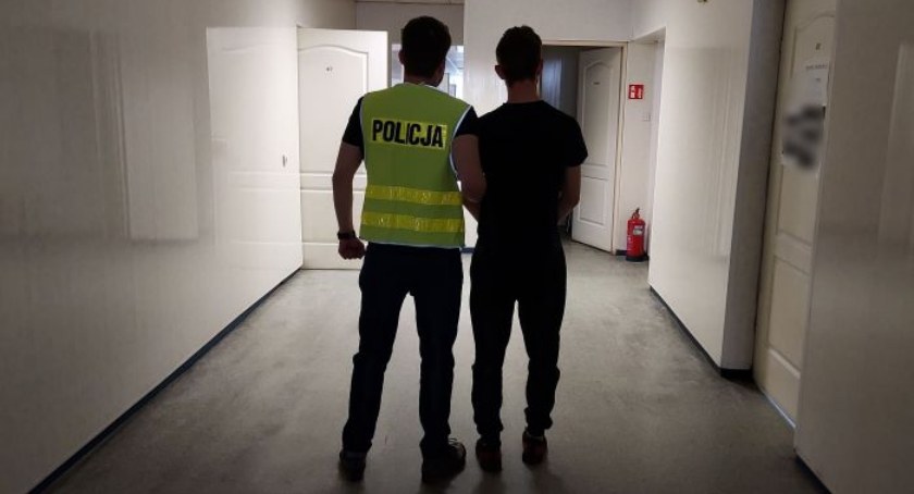 22-latek odpowie za uszkodzenie ciała ucznia i groźby karalne