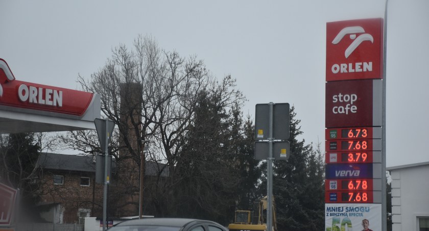 Łowicz. Ile dziś zapłacimy za paliwo?