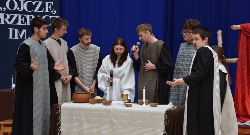 Wielkanocne przedstawienie w Specjalnym Ośrodku Szkolno-Wychowawczym w Łowiczu (foto)