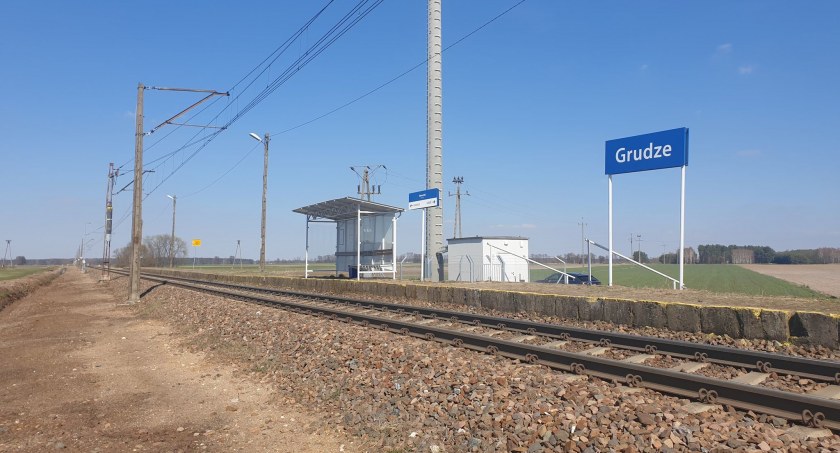 Powiat łowicki. Nowy przystanek PKP w Grudzach